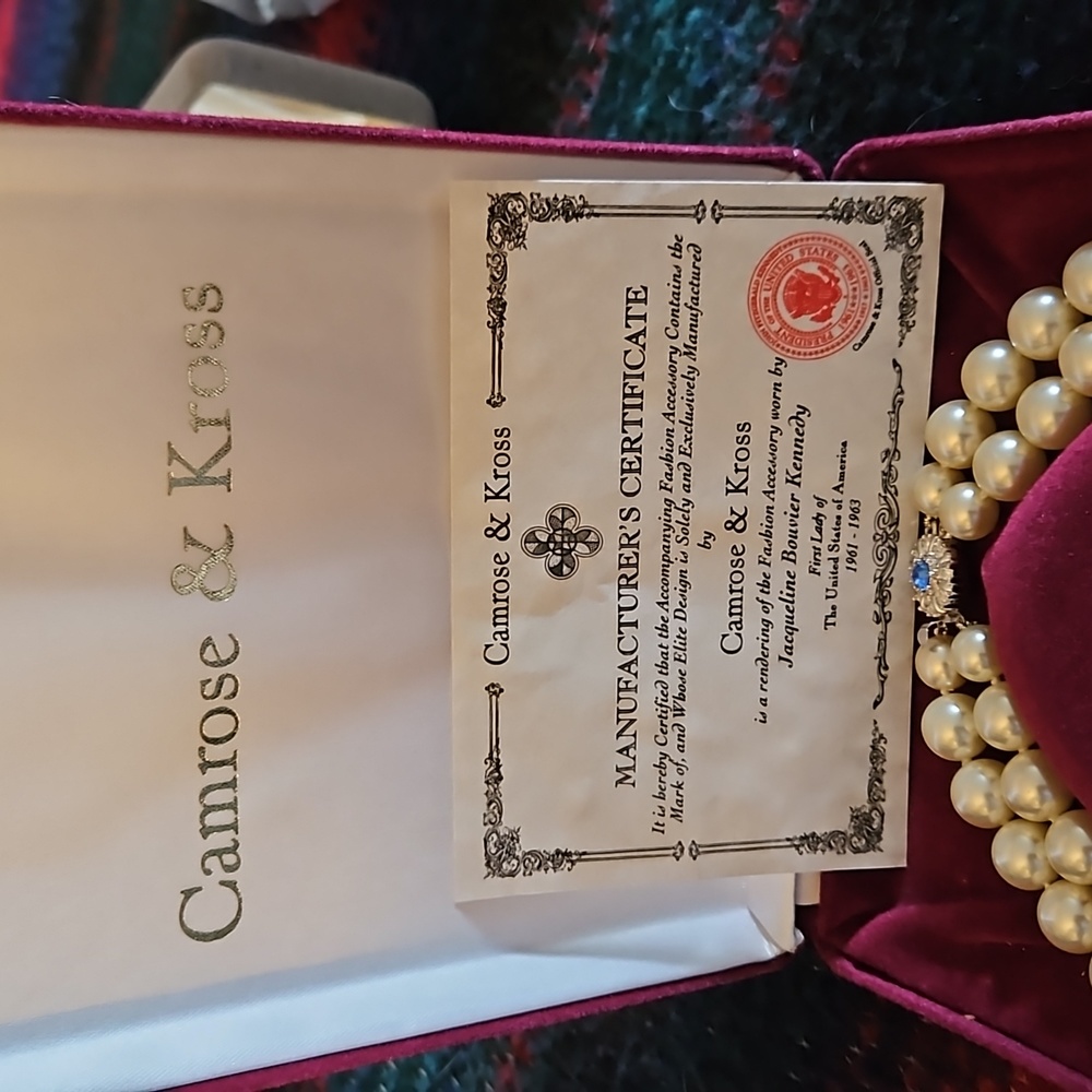 Jackie O pearl necklace, CZ Clasp - Picture 5 of 5